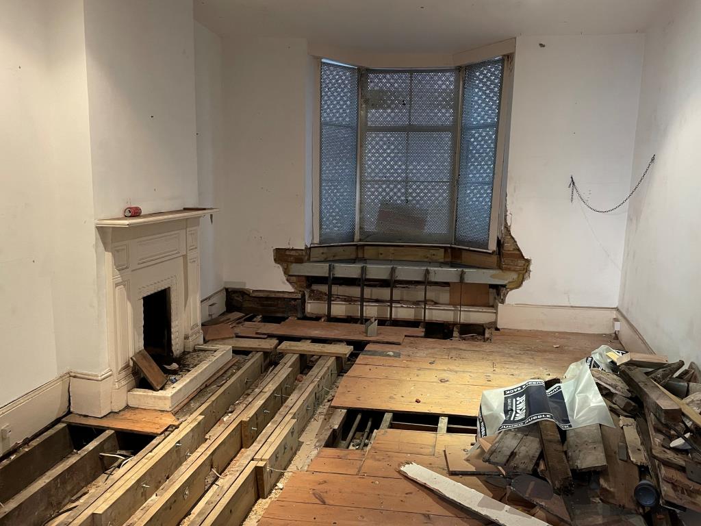 Lot: 77 - FREEHOLD MIXED USE BUILDING JUST OFF BRIGHTON SEAFRONT - 